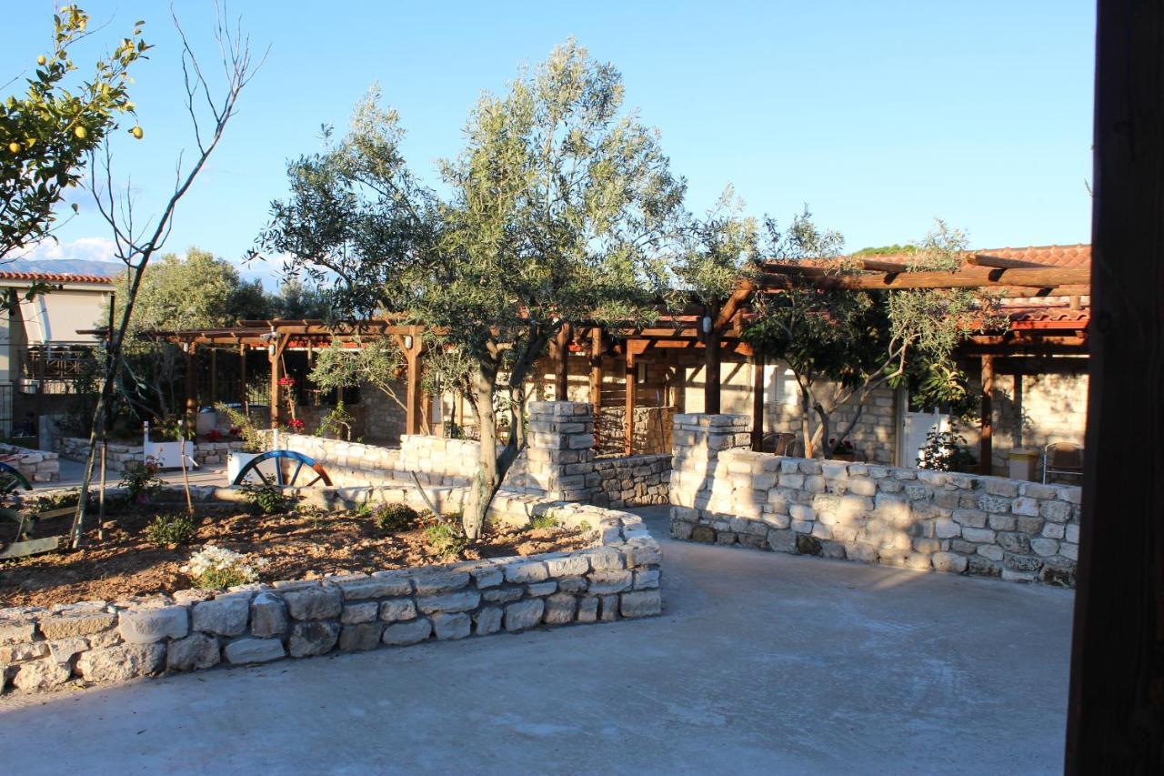 Acrocorinth Apartments Екстер'єр фото