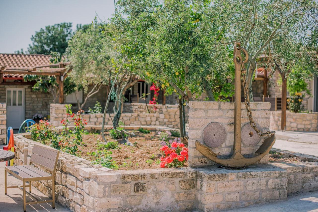 Acrocorinth Apartments Екстер'єр фото