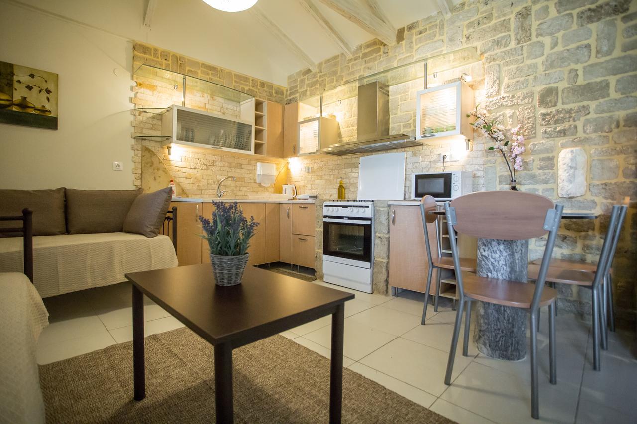 Acrocorinth Apartments Екстер'єр фото